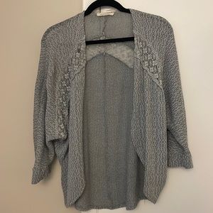 Quarter sleeve knitted sweater